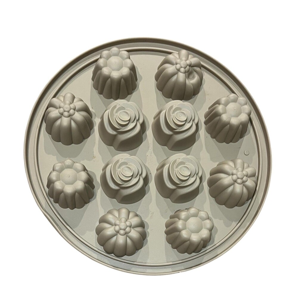 Pampered Chef Silicone Mold Bakeware Flower Cupcake Pan Muffin Pan
